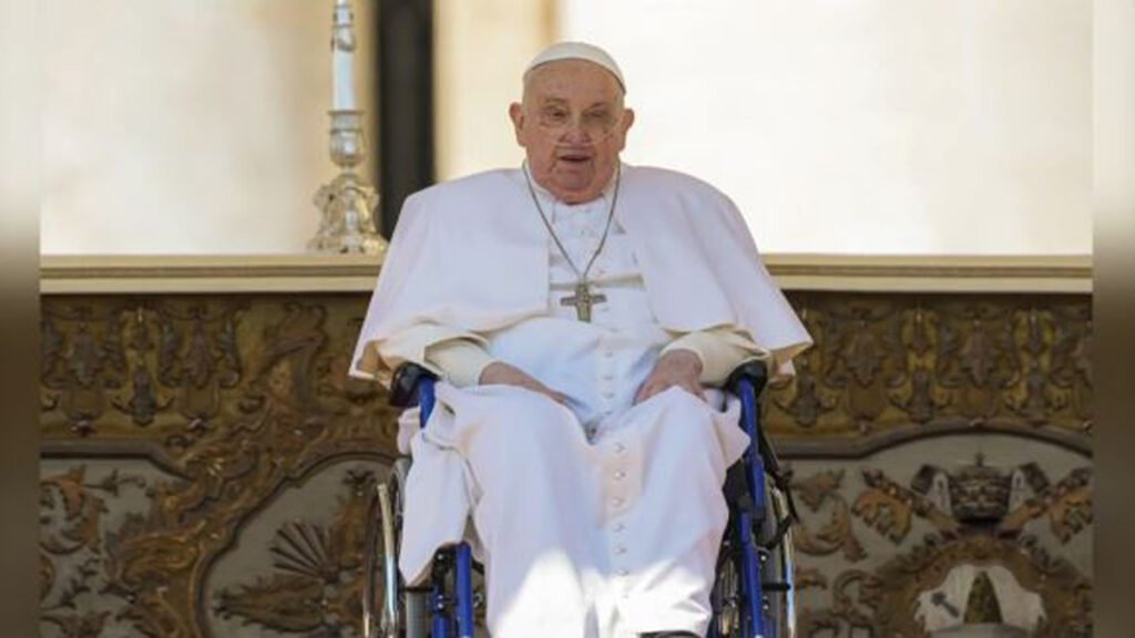 Convalescing Pope Francis opens Holy Week with in-person greeting in