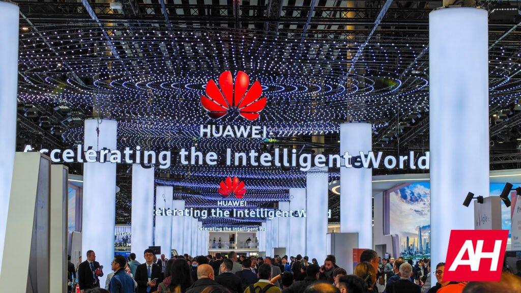 Huawei’s New AI Chip Just Declared War on NVIDIA —