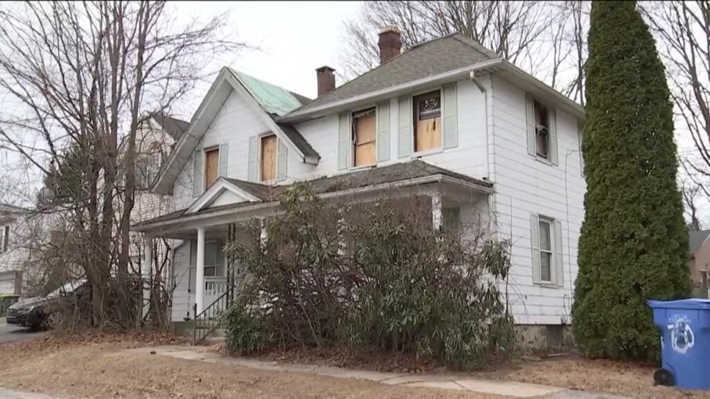 Connecticut man who set house on fire to escape captivity